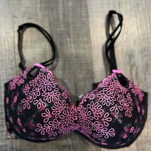 Victoria Secret lacey bra size 38D. Pink & black